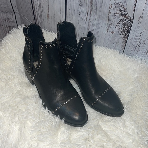 Steve Madden Black Studded Ankle Cut Out Boots/Booties- Size 6 - Picture 2 of 5